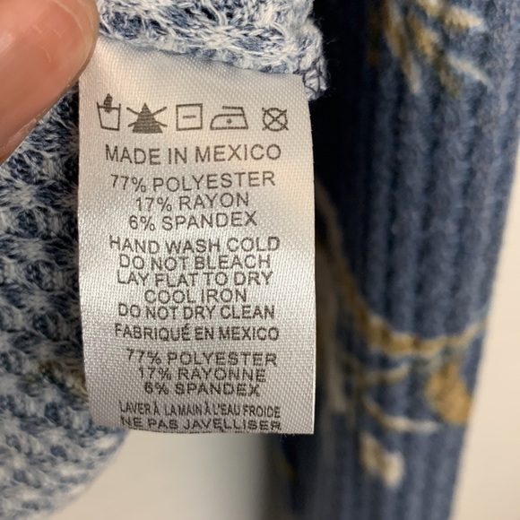 3/$25 Paper Crane Front Tie Shirt, Size Small - Picture 6 of 13